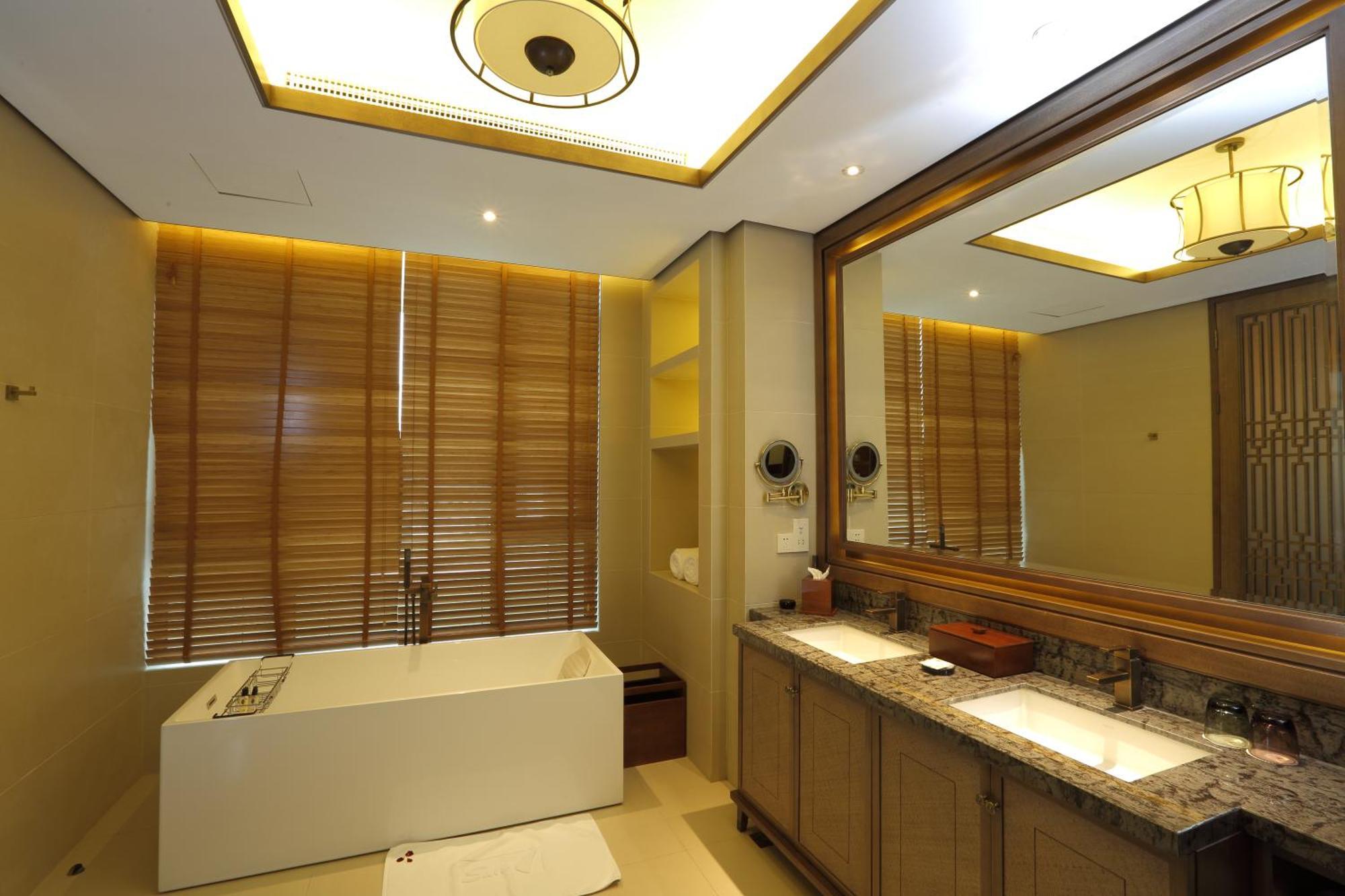 S&N Zhejiang Linhai International Hotel Extérieur photo