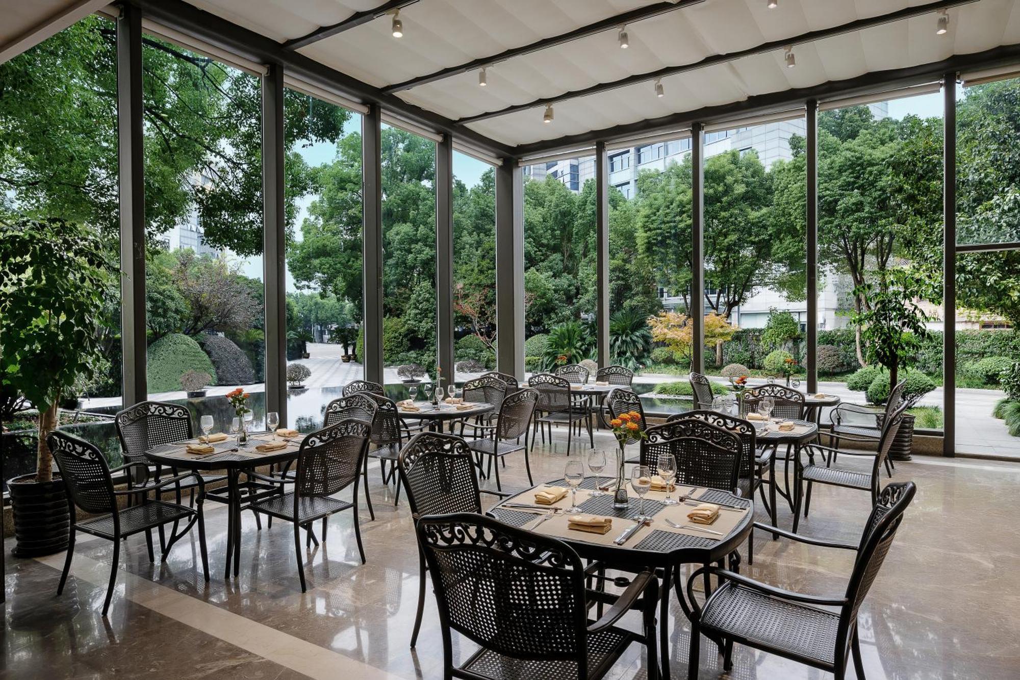 S&N Zhejiang Linhai International Hotel Extérieur photo