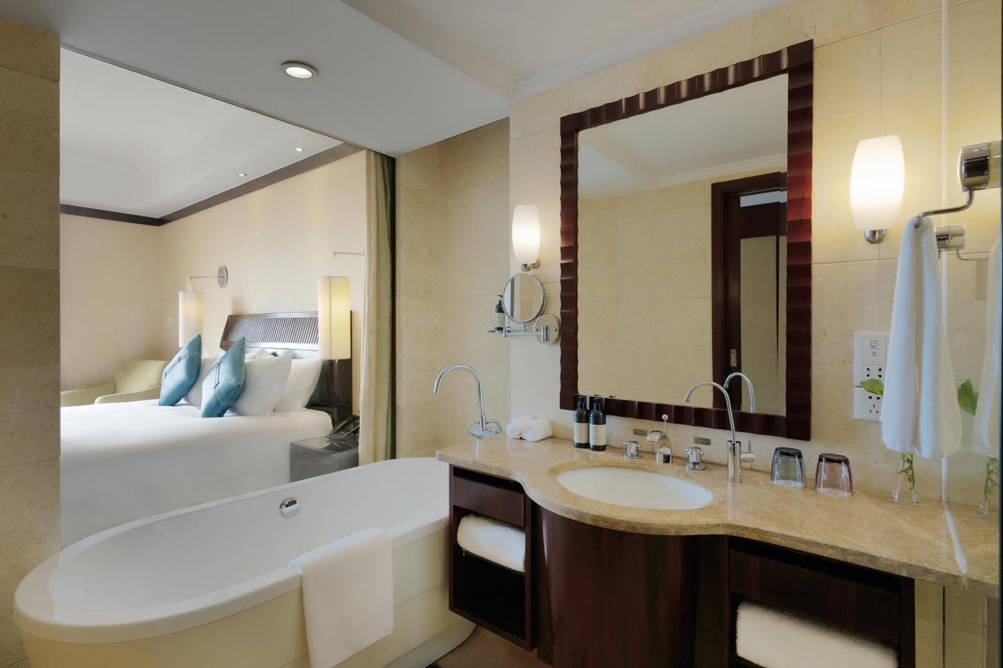 S&N Zhejiang Linhai International Hotel Extérieur photo