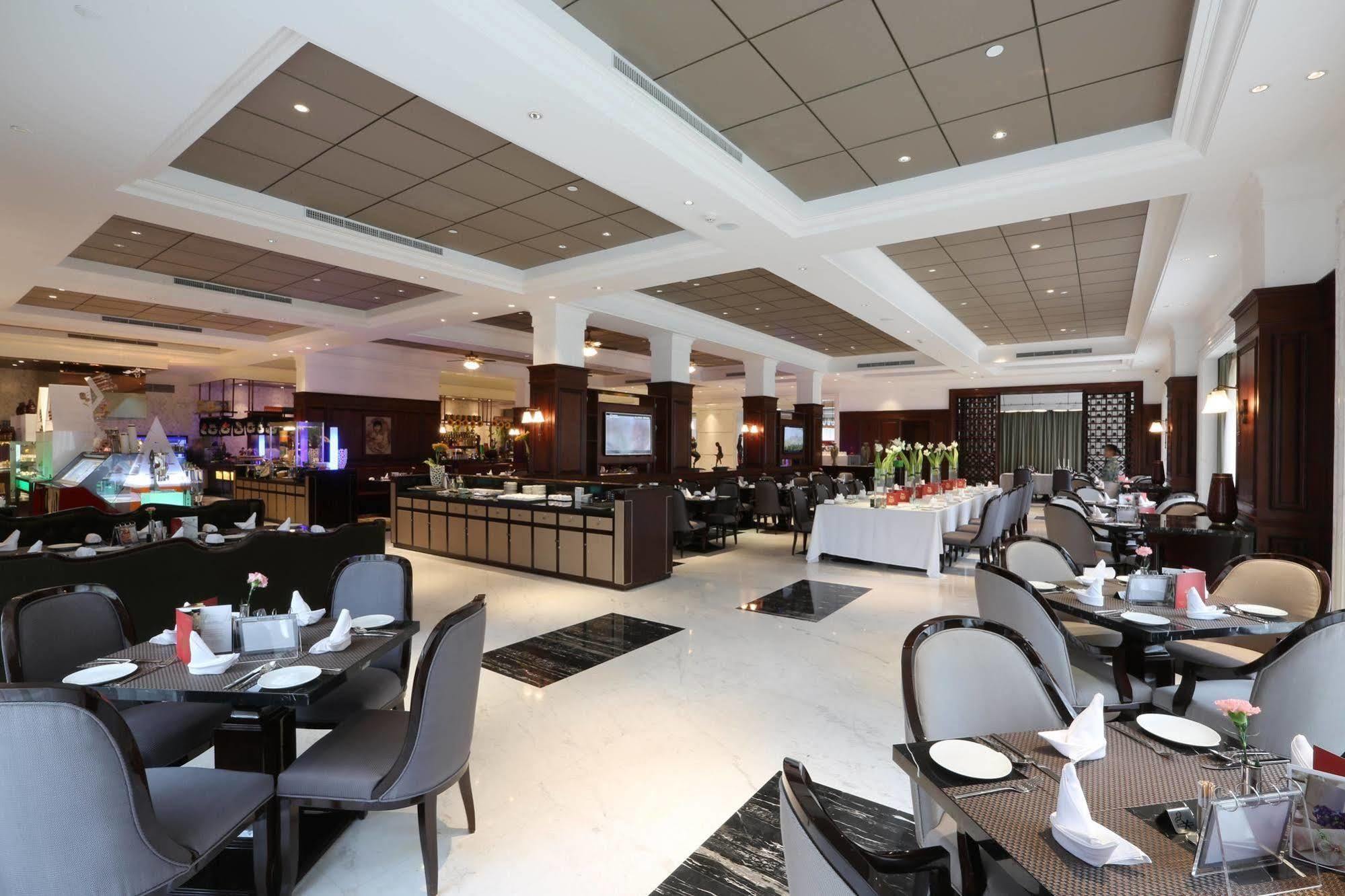 S&N Zhejiang Linhai International Hotel Extérieur photo