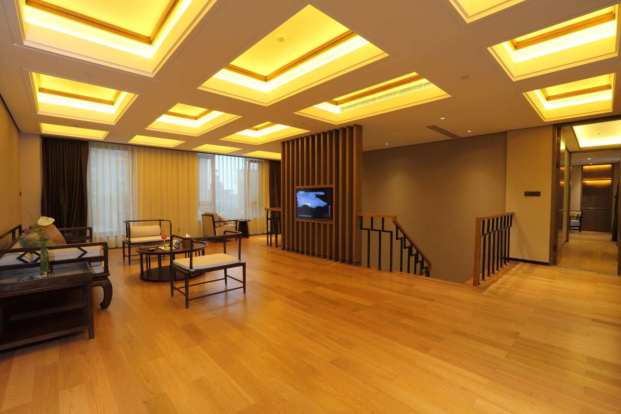 S&N Zhejiang Linhai International Hotel Extérieur photo