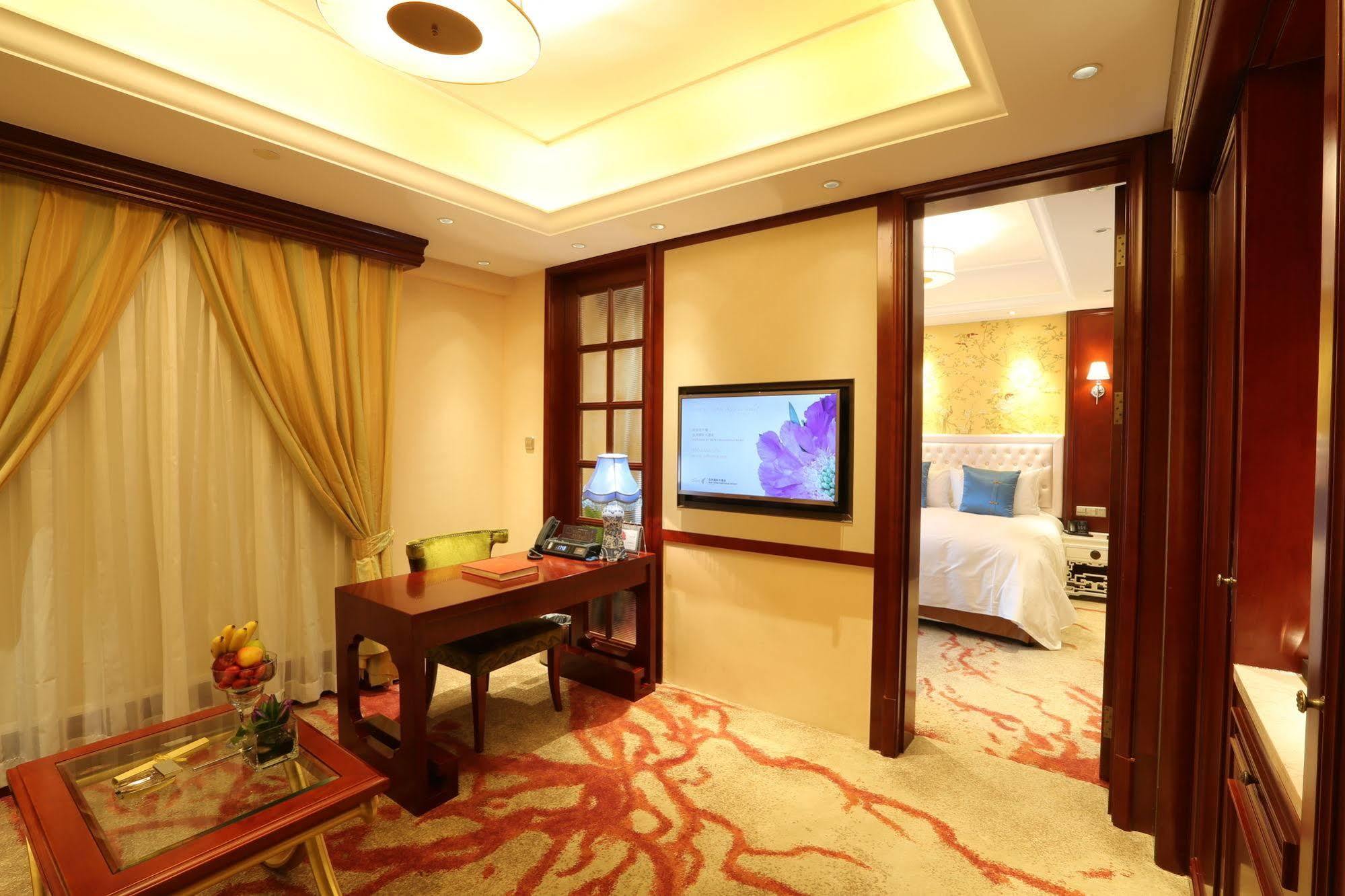 S&N Zhejiang Linhai International Hotel Extérieur photo