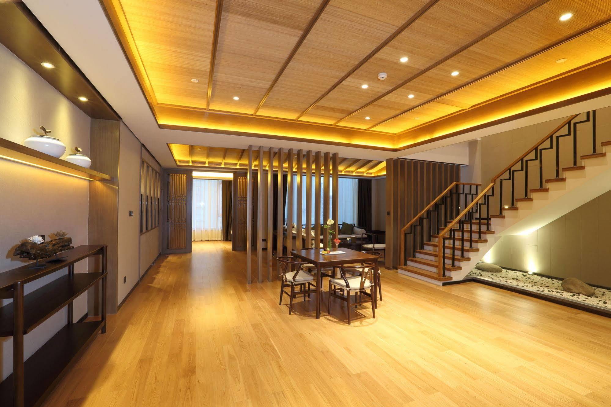 S&N Zhejiang Linhai International Hotel Extérieur photo